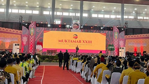 Presiden Jokowi resmi membuka Muktamar IPM XXIII di Gedung Serbaguna Pemprov Sumut. Foto: Tri Vosa/kumparan