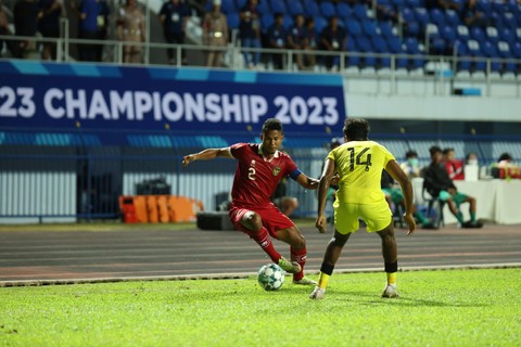 Timnas Indonesia U-23 menghadapi Malaysia U-23 dalam pertandingan Piala AFF U-23 2023 di Rayong Province Stadium, Jumat (18/8). Foto: PSSI