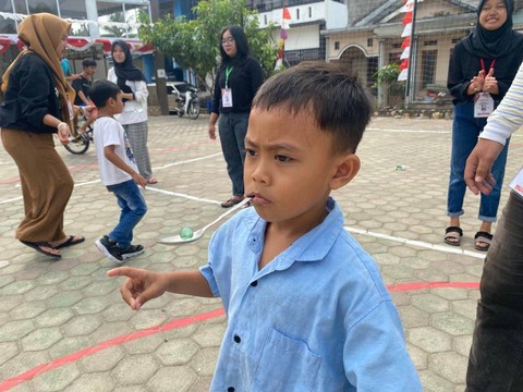 Lomba kelereng di Perum Glora Persada, Rajabasa Raya, Rajabasa, Bandar Lampung. | Foto: Sinta Yuliana/Lampung Geh