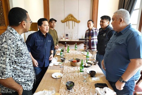 Ketua Umum PSSI, Erick Thohir, bertemu dengan perwakilan suporter klub Liga 1 di Jakarta, Sabtu (19/8). Foto: Dok. Istimewa
