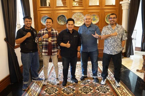 Ketua Umum PSSI, Erick Thohir, bertemu dengan perwakilan suporter klub Liga 1 di Jakarta, Sabtu (19/8). Foto: Dok. Istimewa