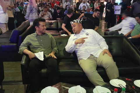 Wagub Jatim Emil Dardak menghadiri acara temu kangen warga Surabaya di Qi Lounge Hotel Sultan Jakarta. Foto: Dok. Istimewa