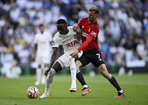 Laga Tottenham vs Man United di Liga Inggris. Foto: Reuters/Tony O'Brien