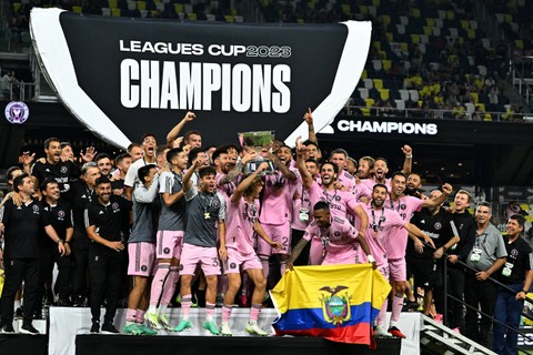 Selebrasi pemain Inter Miami usai menjadi juara Piala Liga 2023 di GEODIS Park, Minggu (20/8). Foto: CHANDAN KHANNA / AFP