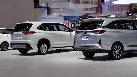 Toyota Veloz dan Innova Zenix di GIIAS 2023. Foto: Aditya Pratama Niagara/kumparan