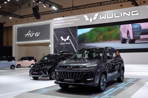 Wuling Almaz, Confero, dan Air ev di GIIAS 2023. Foto: Aditya Pratama Niagara/kumparan