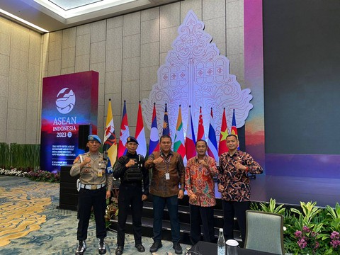 Tim Gegana Polda Jawa Tengah diterjunkan mengamankan pertemuan para Menteri Ekonomi ASEAN ke-55. Foto: Kemendag RI