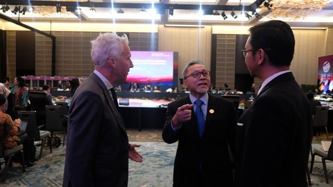 Menteri Perdagangan RI, Zulkifli Hasan selaku AEM Chair memimpin Pertemuan Konsultasi AEM dengan Uni Eropa ke-19 di Semarang. Foto: Kemendag RI
