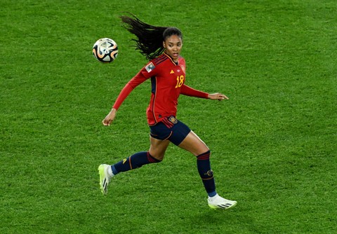 Pemain Spanyol Salma Paralluelo saat melawan Inggris di di Stadion Australia, Sydney, Australia. Foto: Jaimi Joy/Reuters