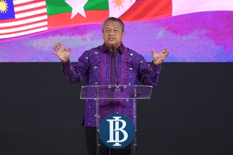 Gubernur Bank Indonesia (BI) Perry Warjiyo memberikan sambutan saat membuka ASEAN Fest 2023 di Jakarta Convention Center, Jakarta, Selasa (22/8/2023). Foto: ANTARA FOTO/Hafidz Mubarak A