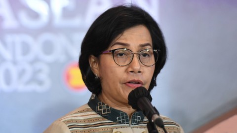 Menteri Keuangan Sri Mulyani Indrawati memberikan keterangan pers terkait pertemuan ASEAN Tingkat Menteri Keuangan dan Menteri Kesehatan (AFHMM) di Jakarta, Kamis (24/8) Foto: ANTARA FOTO/Hafidz Mubarak A