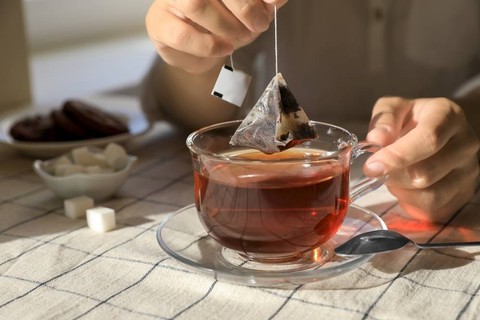 Ilustrasi kantung teh celup. Foto: New Africa/Shutterstock