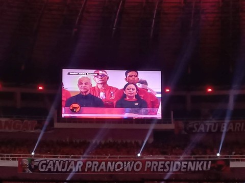 Suasana saat kader PDI Perjuangan se-Jawa Tengah mengikuti Apel Siaga kader di Stadion Jatidiri Semarang pada Jumat (25/8/2023) malam. Foto: Intan Alliva/kumparan