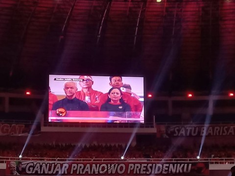 Suasana saat kader PDI Perjuangan se-Jawa Tengah mengikuti Apel Siaga kader di Stadion Jatidiri Semarang pada Jumat (25/8/2023) malam. Foto: Intan Alliva/kumparan