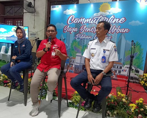 Dirut PT Kereta Commuter Indonesia Asdo Artriviyanto (tengah). Foto-foto: Masruroh/Basra