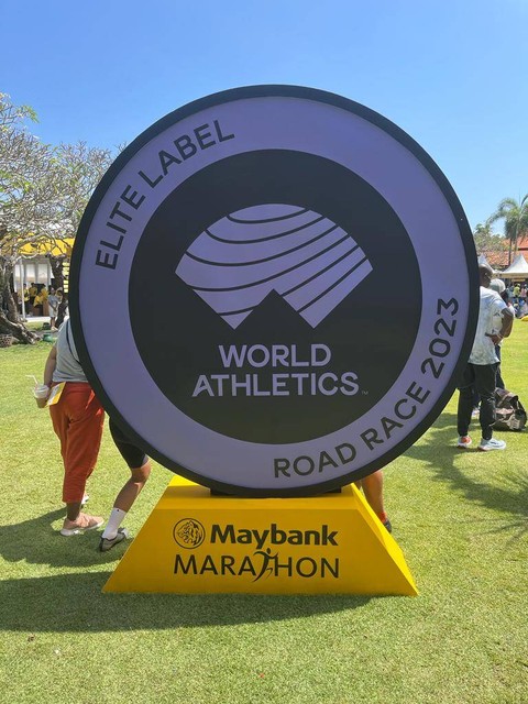 Suasana saat Race Pack Collection Maybank Marathon 2023 di Tanjung Benoa, Bali, pada 26 Agustus. Foto: Katondio Bayumitra Wedya/kumparan