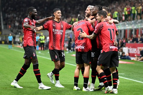 Selebrasi pemain AC Milan usai mencetak gol ke gawang Torino pada pertandingan lanjutan Liga Italia di Stadion San Siro, Milan, Italia, Minggu (27/8/2023). Foto: Daniele Mascolo/REUTERS