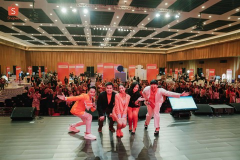 Kemeriahan Shopee Connect beserta seluruh speaker. Dok. Istimewa.