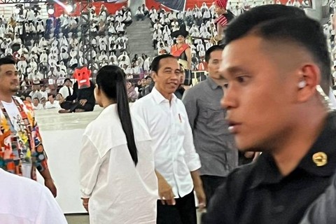 Presiden Joko Widodo hadiri rembuk nasional relawan Bobby Nasution di Medan, Minggu (27/8/2023).  Foto: Tri Vosa/kumparan