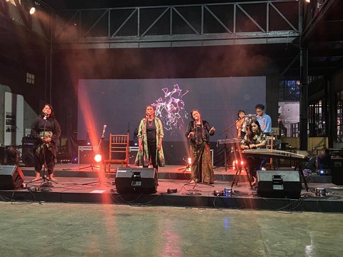 Musisi Indonesia saat Menampilkan Karyanya di OneBeat Borne. Foto: Yulia Ramadhiyanti