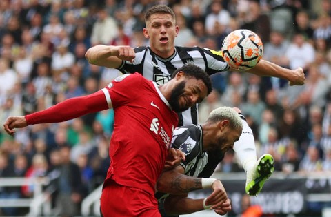 Newcastle United vs Liverpool. Foto: REUTERS/Scott Heppell