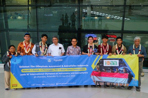 Siswa Indonesia raih lima medali dan dua penghargaan di ajang International Olympiad on Astronomy and Astrophysics (IOAA) ke-16 di Chorzow, Polandia. Foto: Kemendikbudristek