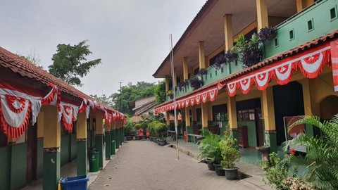 Bangunan Sekolah Dasar (SD) Negeri V, di Jalan Vila Nusa Indah, Kelurahan Bantargebang, Kota Bekasi, disegel oleh ahli waris tanah dengan menggunakan seng. Foto: kumparan