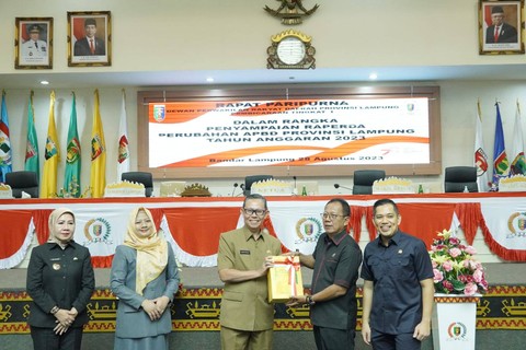 Pemprov Lampung bersama DPRD Lampung membahas Raperda Perubahan APBD tahun 2023. | Foto : Dok. Pemprov Lampung