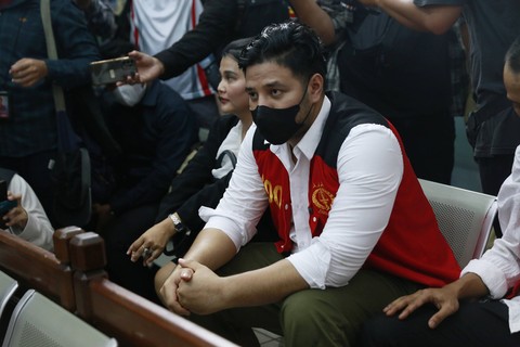 Terdakwa Ammar Zoni saat menjalani sidang di Pengadilan Negeri Jakarta Selatan, Jakarta, Kamis, (31/8/2023). Foto: Agus Apriyanto