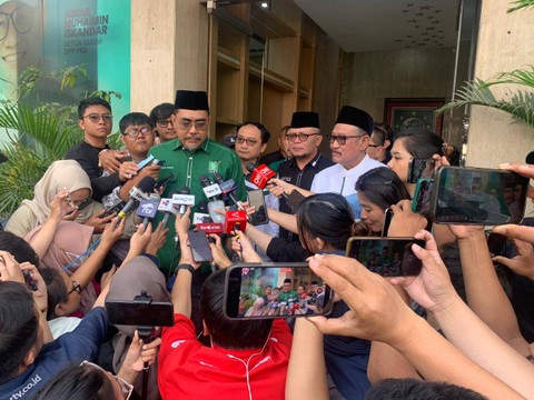 Waketum PKB Jazilul Fawaid jawab wacana Anies Baswedan-Muhaimin Iskandar (Cak Imin) di Kantor DPP PKB. Foto: Paulina Herasmaranindar/kumparan