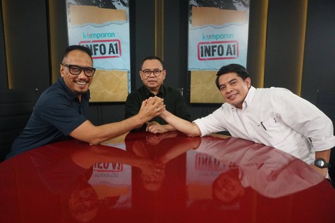 Pemimpin Redaksi kumparan, Arifin Asydhad (kanan), Pakar komunikasi politik, Irfan Wahid atau Ipang Wahid, dan Sudirman Said (tengah) di program Info A1 kumparan.   Foto: Iqbl Firdaus/kumparan