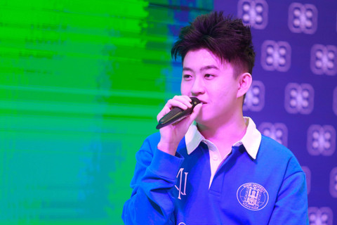 Penyanyi Rich Brian saat hadir konferensi pers GUE88 University Offcial Launc Party di Grand Indonesia, Jakarta, (1/9/2023).  Foto: Agus Apriyanto