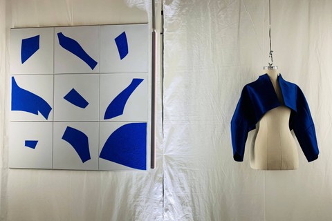 Desain Auguste Soesastro bersama polanya, Pameran 15 Tahun Karir Auguste Soesastro di Plaza Indonesia Jakarta.  Foto: Lynda Ibrahim