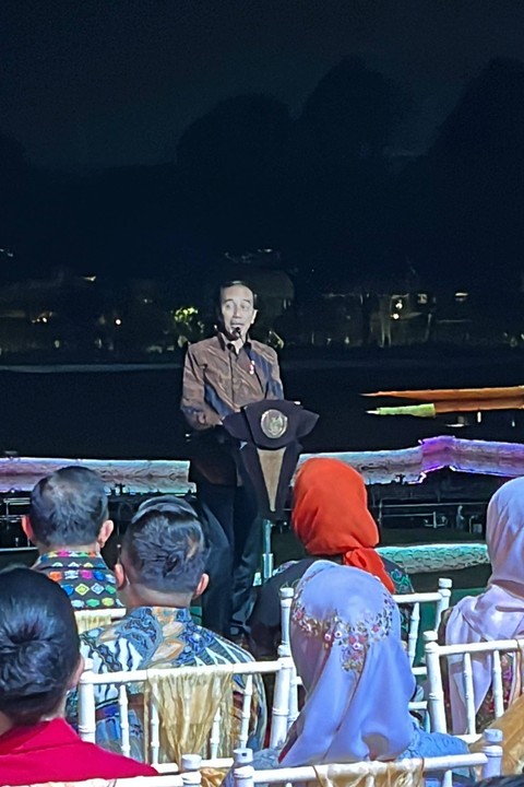 Presiden RI Joko Widoso saat memberikan sambutan di acara peresmian wajah baru TMII yang digelar di Taman Arcipelago, TMII, Jakarta Timur, Jumat (1/9). Foto: Gitario Vista Inasis/kumparan