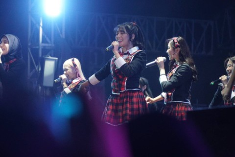 Member JKT48 tampil pada Synchronize Fest 2023 di Gambir Expo Kemayoran, Jakarta Pusat, Jumat (1/9/2023). Foto: Iqbal Firdaus/kumparan