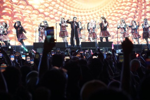 Member JKT48 tampil pada Synchronize Fest 2023 di Gambir Expo Kemayoran, Jakarta Pusat, Jumat (1/9/2023). Foto: Iqbal Firdaus/kumparan