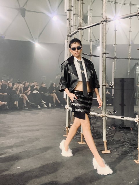 Desain busana wanita Studio Moral, Pagelaran Karir 10 Tahun, Jakarta, Agustus 2023. Foto: Lynda Ibrahim