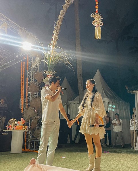 Luna Maya dan Maxime Bouttier. Foto: Instagram/mariannerumantir