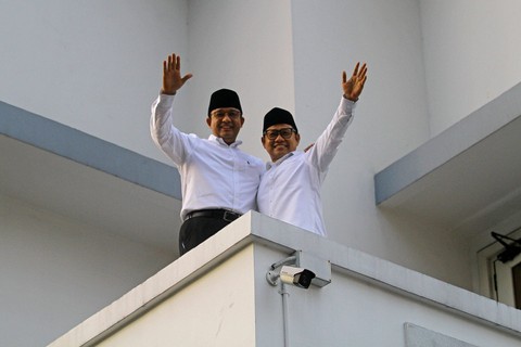 Bakal calon presiden Anies Baswedan (kiri) dan bakal calon wakil presiden Muhaimin Iskandar (kanan) berfoto bersama di sela Deklarasi Capres-Cawapres 2024 di Hotel Majapahit, Surabaya, Jawa Timur, Sabtu (2/9/2023). Foto: Moch Asim/Antara Foto