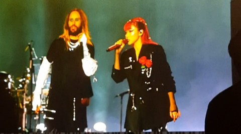 Jared Leto bersama Isyana Sarasvati. Foto: Alexander Vito/kumparan