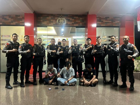Tim Patroli Perintis Presisi Polres Metro Jakarta Selatan menangkap 4 pria yang kedapatan bawa narkoba. Foto: Dok. Istimewa