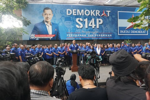 Ketua Umum Partai Demokrat Agus Harimurti Yudhoyono (AHY) memberikan keterangan pers di DPP Partai Demokrat, Jakarta, Senin (4/9/2023). Foto: Iqbal Firdaus/kumparan