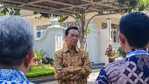 Gubernur DIY Sri Sultan Hamengku Buwono X (Sultan HB X) di Kepatihan Pemda DIY, Senin (4/9/2023). Foto: Arfiansyah Panji Purnandaru/kumparan