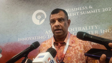 CEO Capital A, perusahaan induk Air Asia, Tan Sri Tony Fernandes di Hotel Sultan, Senin (4/9/2023). Foto: Ghinaa Rahmatika/kumparan