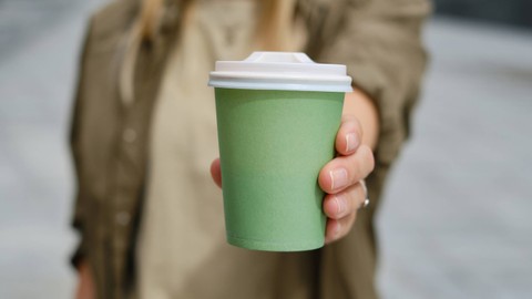 Ilustrasi gelas kopi berwarna hijau. Foto: Iuliia Pilipeichenko/Shutterstock