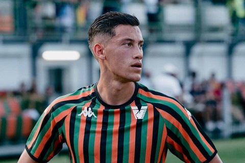 Jay Idzes yang ingin dinaturalisasi PSSI. Foto: Instagram/@jayidzes