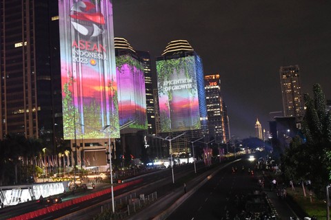 Suasana pertunjukan video mapping saat Gala Dinner KTT ke-43 ASEAN 2023 di Senayan, Jakarta, Rabu (6/9/2023). Foto: Media Center KTT ASEAN 2023/Dhoni Setiawan/Antara Foto