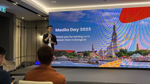 CEO sekaligus co-founder Klook, Ethan Lin saat konferensi pers Klook 9th Birthday 'Media Day 2023' yang digelar di Chatrium Hotel Riverside, Bangkok, Thailand pada Kamis (7/9). Foto: Gitario Vista Inasis/kumparan