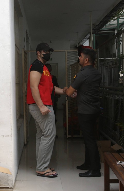 Terdakwa Ammar Zoni saat tiba untuk menjalani sidang tuntutan di Pengadilan Negeri Jakarta Selatan, Jakarta, Kamis (7/9/2023). Foto: Dok. Agus Apriyanto