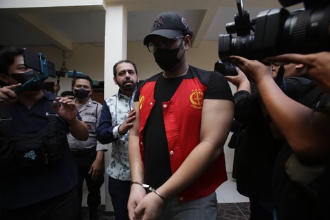 Terdakwa Ammar Zoni saat tiba untuk menjalani sidang tuntutan di Pengadilan Negeri Jakarta Selatan, Jakarta, Kamis (7/9/2023). Foto: Dok. Agus Apriyanto